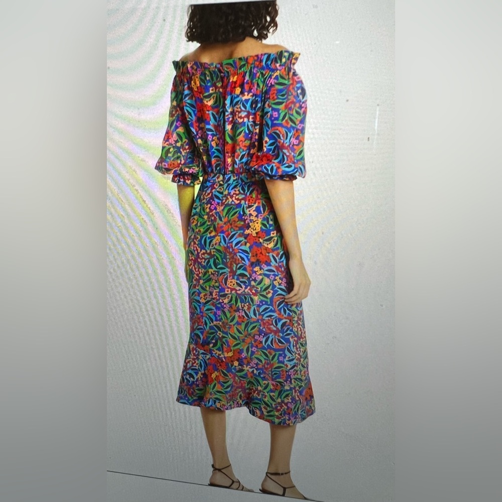 Show stopper of a dress! Super flattering fit #saloni #dress #weddingguest